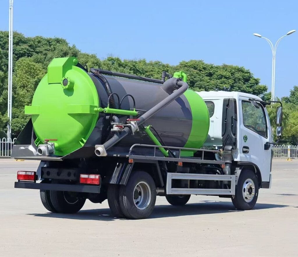 Dongfeng Light Duty 5-8CBM Suction Sewage Truck