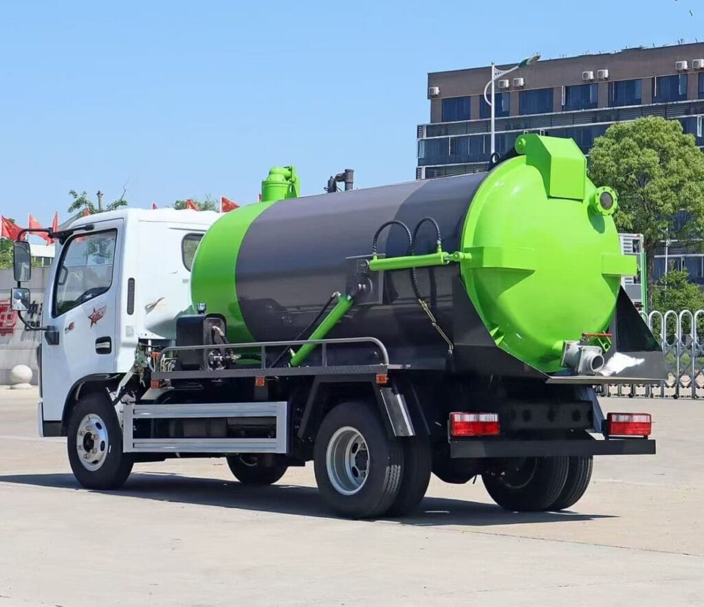 Dongfeng Light Duty 5-8CBM Suction Sewage Truck