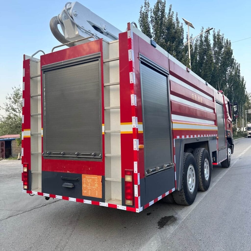 Sinotrul HOWO 6X4 High-Reach Foam Fire Truck